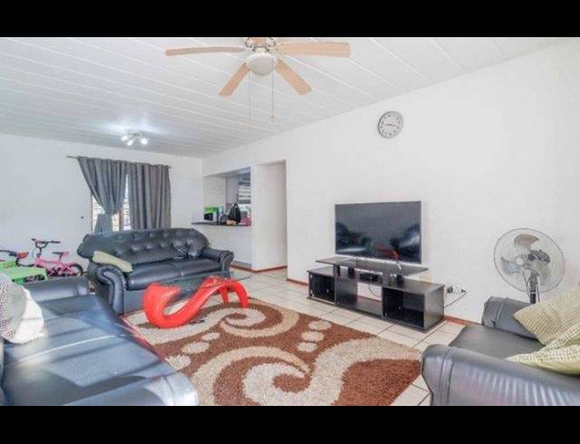 2 BEDROOM HOUSE FOR SALE IN KEW
